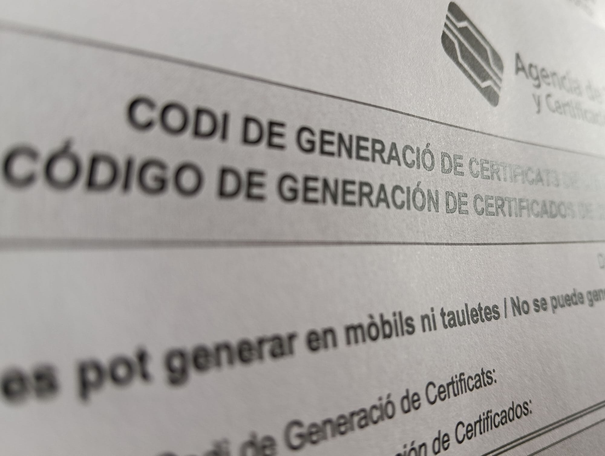 Nahaufnahme eines amtlichen Dokuments mit zweisprachigem Text auf Valencianisch und Spanisch über Zertifikatsgenerierung