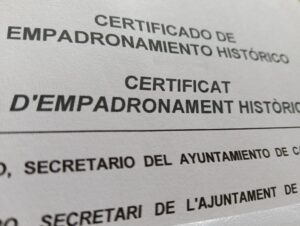 Ausschnitt eines zweisprachigen Dokuments mit der Aufschrift „Certificado de Empadronamiento Histórico“ und „Certificat d’Empadronament Històric